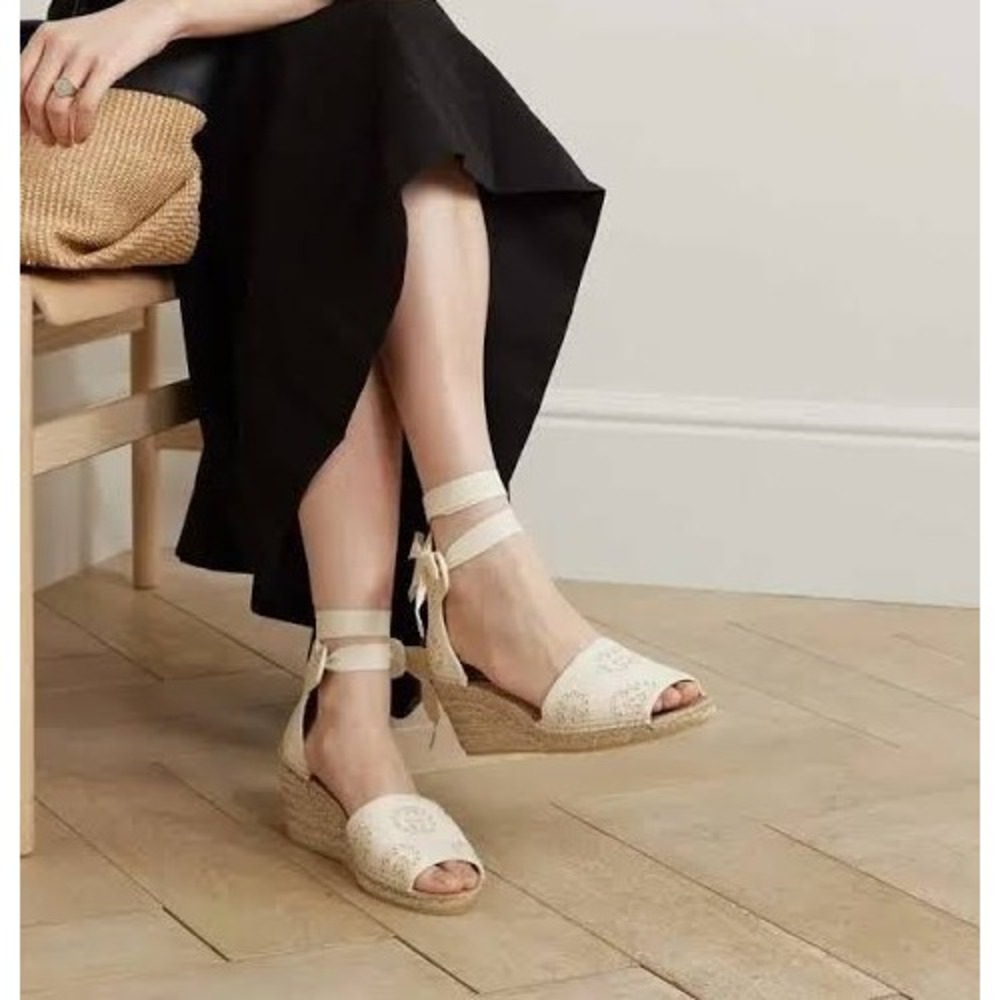 Gucci GG Damita Espadrille Wedge Sandal Eyelet Beige Canvas EU 36.5 US 6.5 - Picture 1 of 15